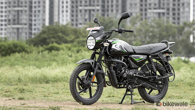 Bajaj  Left Front Three Quarter