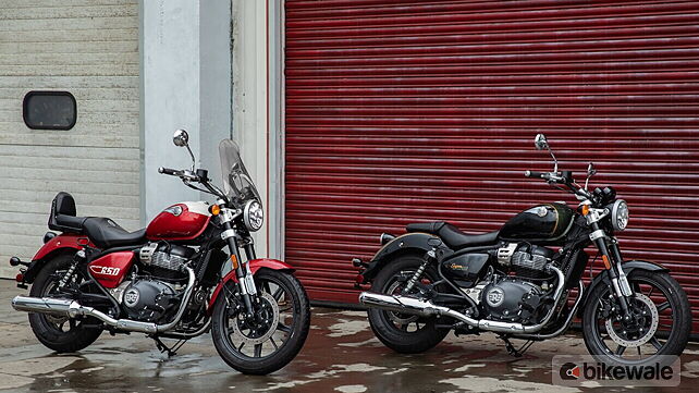 Royal Enfield Super Meteor 650 Right Side View