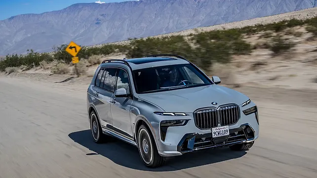 BMW X7 Right Front Three Quarter Exterior Right Front Three Quarter
