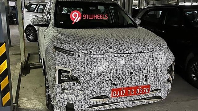 MG Hector Plus facelift spotted for the first time
