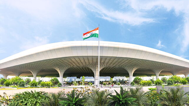 मुंबई एयरपोर्ट पर इंस्टॉल किए गए फ़ास्ट ईवी चार्जिंग स्टेशन्स