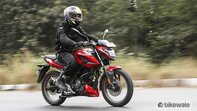 Bajaj Pulsar P150 Right Front Three Quarter