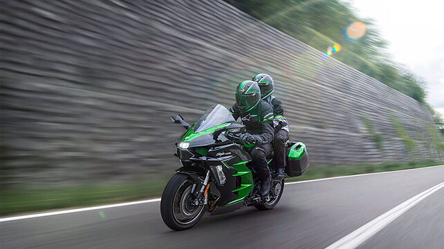 2022 Kawasaki Ninja H2 SX SE recalled over display issues