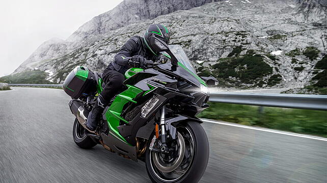 Kawasaki Ninja H2 SX SE Right Front Three Quarter