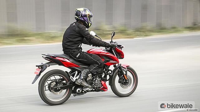 Bajaj Pulsar P150 Right Side View