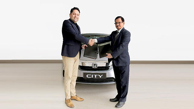 Kunal Behl, Vice President, Sales & Marketing, Honda Cars India and Ashish Tewari , Deputy General Manager, Retail Assets Department, Indian Bank.