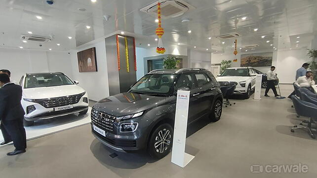 Hyundai opens two new showrooms in Mumbai