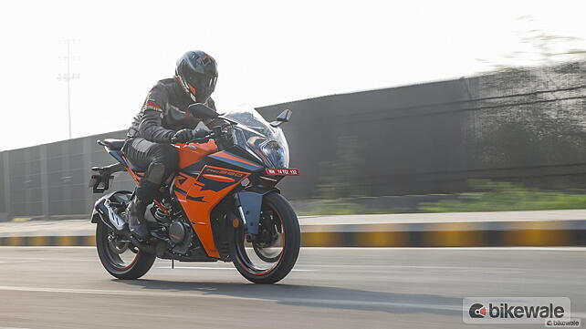 KTM RC 125 Right Front Three Quarter