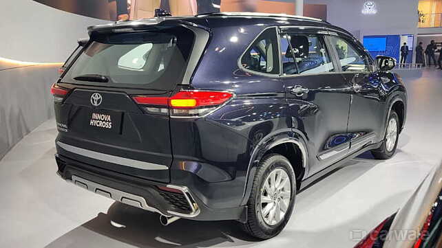 Auto Expo 2023: Toyota Innova HyCross GX variant showcased - CarWale