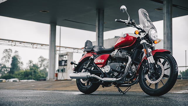 Royal Enfield Super Meteor 650 Right Side View