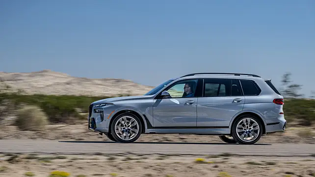 BMW X7 Left Side View BMW X7 Left Side View