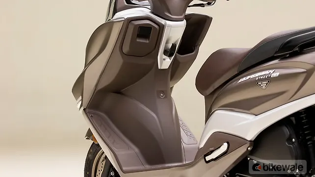 Suzuki Burgman Street 125 Left Rear Three Quarter