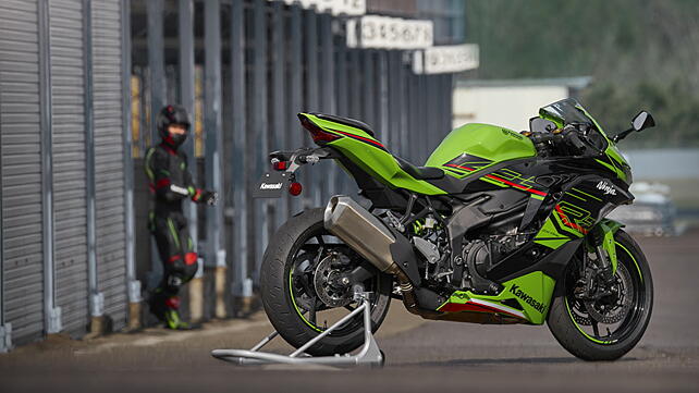 Kawasaki Ninja 400 Right Side View