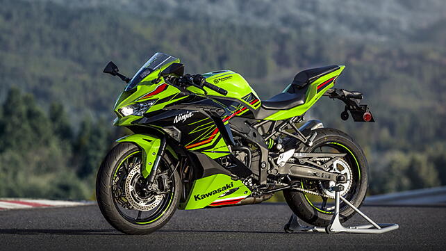 Kawasaki Ninja 400 Left Front Three Quarter