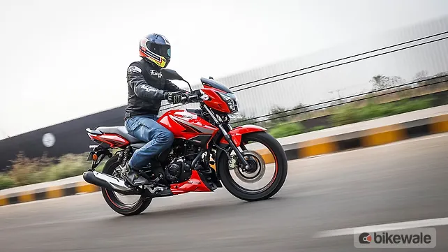 TVS Apache RTR 160 Right Front Three Quarter