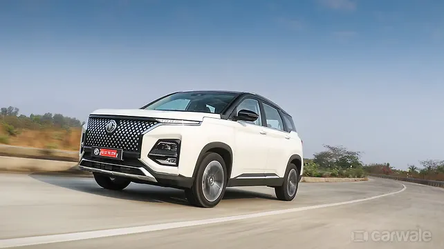 MG Hector [2023-2025] Right Front Three Quarter