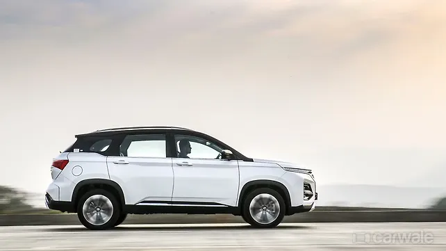 MG Hector [2023-2025] Right Side View