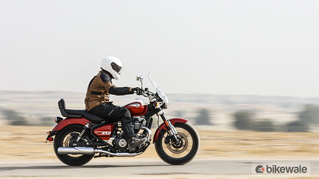 Royal Enfield Super Meteor 650 Right Side View