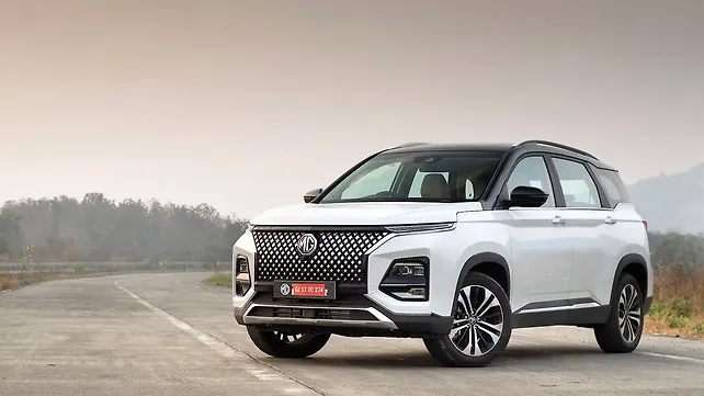 MG Hector Right Front Three Quarter