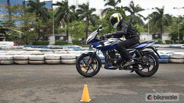 Bajaj Pulsar 220 F Left Side View