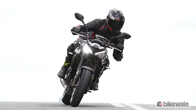 2023 Triumph Street Triple R: First Ride Review - BikeWale