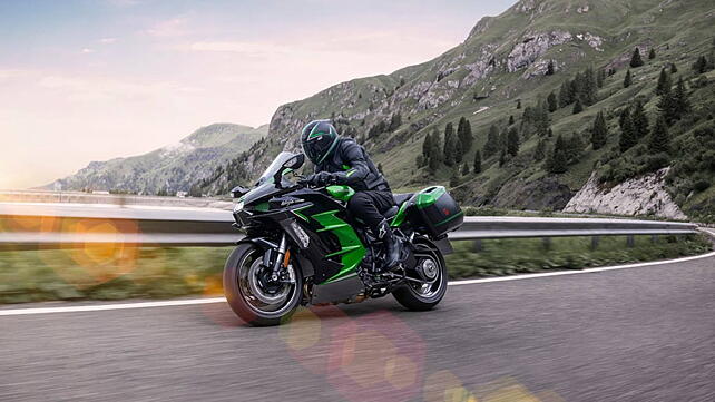 Kawasaki Ninja H2 SX Left Front Three Quarter