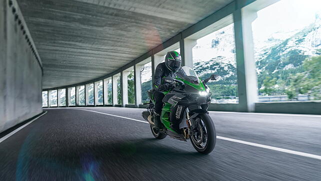 Kawasaki Ninja H2 SX Right Front Three Quarter