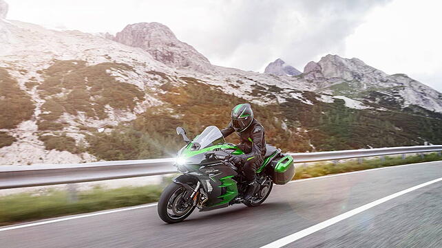 Kawasaki Ninja H2 SX Left Front Three Quarter