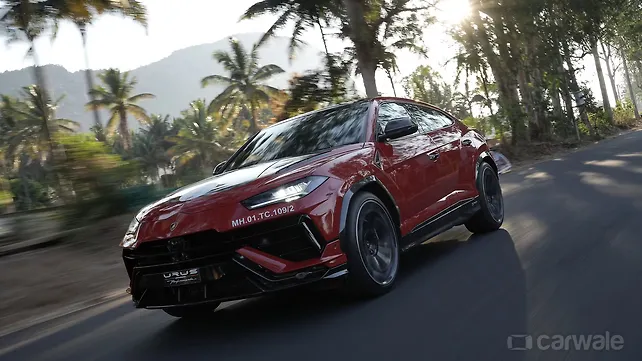 Lamborghini Urus Performante Left Front Three Quarter
