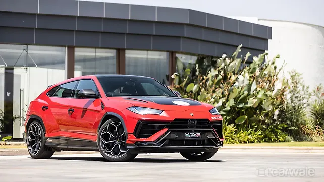 Lamborghini Urus Performante Right Front Three Quarter