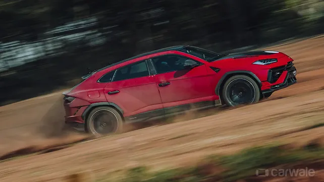Lamborghini Urus Performante Right Side View
