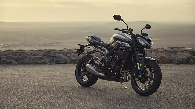 Triumph Street Triple R Right Front Three Quarter