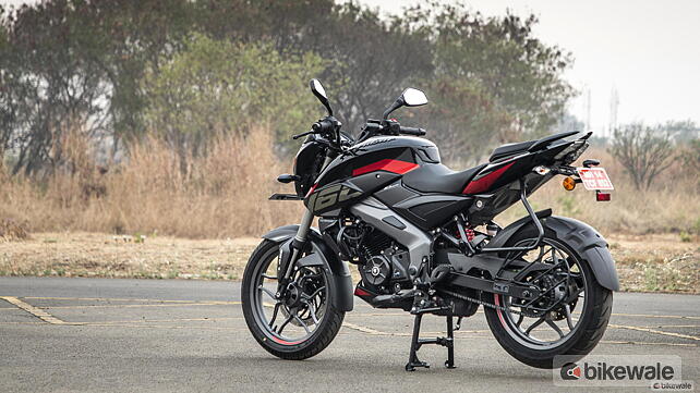 Bajaj Pulsar NS160 Left Rear Three Quarter