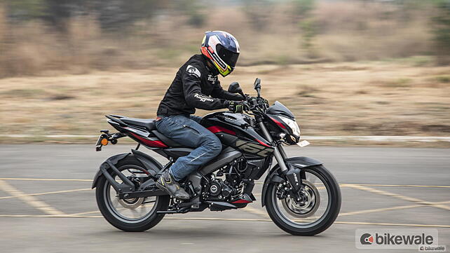 Bajaj Pulsar NS160 Right Side View