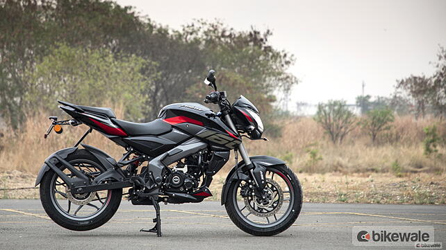 Bajaj Pulsar NS160 Right Side View