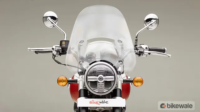 Royal Enfield Super Meteor 650 Front View Royal Enfield Super Meteor 650 Front View