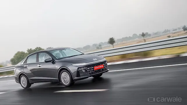 Hyundai Verna [2023-2026] Right Front Three Quarter