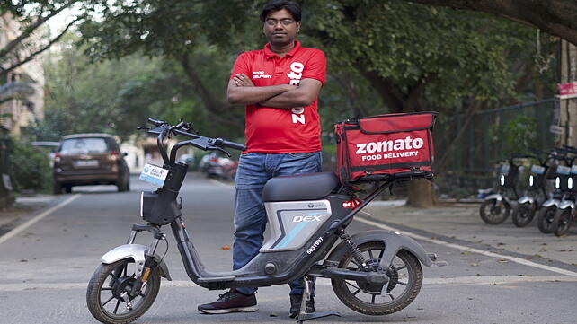 Yulu DeX EV with Zomato delivery partner