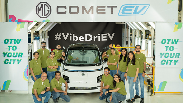 एमजी मोटर इंडिया ने अपनी पहली कॉमेट ईवी को किया रोल आउट