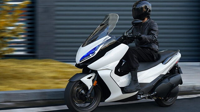 Yamaha T-Max rivaling Zontes ZT 500 maxi-scooter unveiled