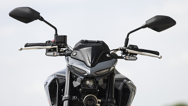 Yamaha MT-03 Right Front Three Quarter Image - BikeWale