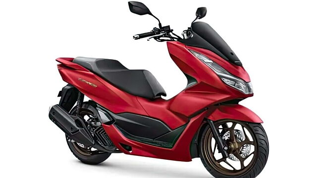 New Honda PCX 125 maxi-scooter unveiled!  