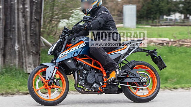 SPOTTED! Upcoming KTM 390 Duke production-ready model