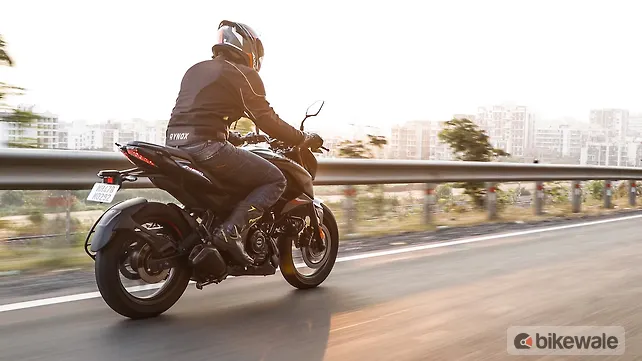 Bajaj Pulsar N250 Right Side View