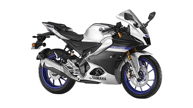 Yamaha R15 V4 Right Front Three Quarter