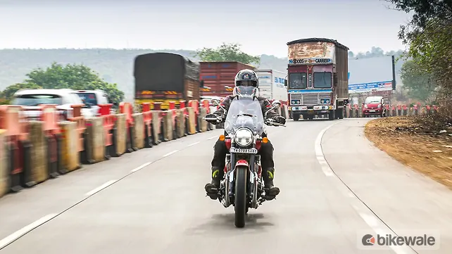 Royal Enfield Super Meteor 650 Front View