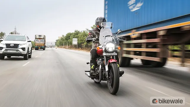 Royal Enfield Super Meteor 650 Front View