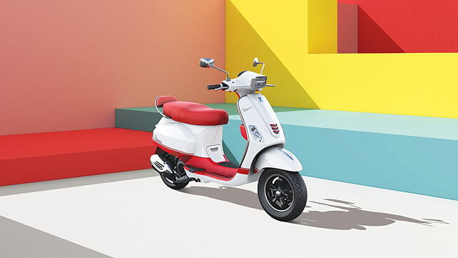 Vespa SXL 125 Right Side View