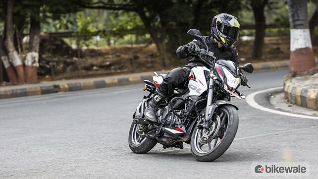 Bajaj Pulsar NS160 Price - Mileage, Images, Colours | BikeWale