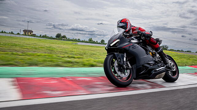 Ducati Panigale V2 Left Front Three Quarter